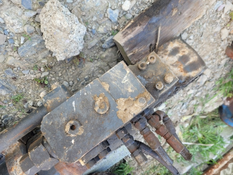 Hyundai Hx220lc Boom Lift Ram Check, Safety Lock Valve 31q6-55012gg - Hydraulics for Excavator: picture 2 Hyundai Hx220lc Boom Lift Ram Check, Safety Lock Valve 31q6-55012gg - Hydraulics for Excavator: picture 2