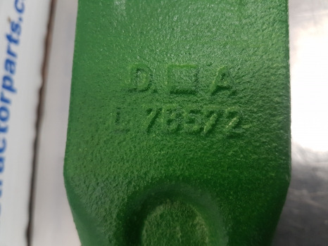 John Deere 6000, 6010, 6020, 6030 Series Levelling Box Rhs Al77854 - Suspension: picture 5 John Deere 6000, 6010, 6020, 6030 Series Levelling Box Rhs Al77854 - Suspension: picture 5