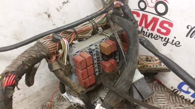 Landini Mythos Tdi 115 Cab Fuse Box Wiring Loom Set - Cables/ Wire harness for Farm tractor: picture 3 Landini Mythos Tdi 115 Cab Fuse Box Wiring Loom Set - Cables/ Wire harness for Farm tractor: picture 3