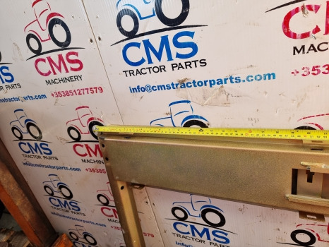 Manitou Mlt627, 628, Mlt Series, Cab Lower Door Frame 602012 - Door and parts: picture 4 Manitou Mlt627, 628, Mlt Series, Cab Lower Door Frame 602012 - Door and parts: picture 4