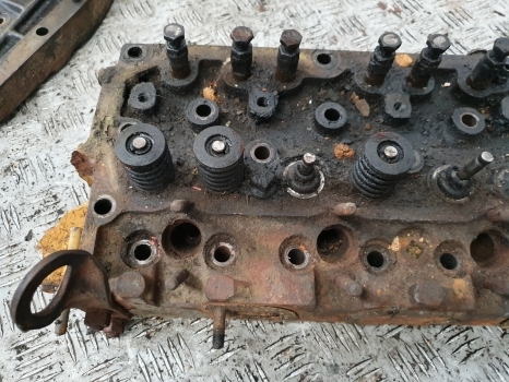 Massey Ferguson 133, 135, 140, 145, 148, 150, Ad3.152 Cylinder Head 86550 - Cylinder head for Farm tractor: picture 2 Massey Ferguson 133, 135, 140, 145, 148, 150, Ad3.152 Cylinder Head 86550 - Cylinder head for Farm tractor: picture 2