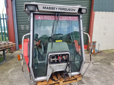 Massey Ferguson 3000 Series, 3050, 3070, 3080, 3090 Cab Complete Sold, Sold - Cab: picture 3 Massey Ferguson 3000 Series, 3050, 3070, 3080, 3090 Cab Complete Sold, Sold - Cab: picture 3