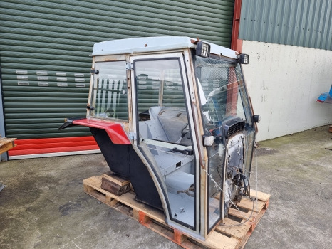 Massey Ferguson 375, 390, 398, 399, 365 Cab Complete No 47 3477585m91 - Cab: picture 1 Massey Ferguson 375, 390, 398, 399, 365 Cab Complete No 47 3477585m91 - Cab: picture 1