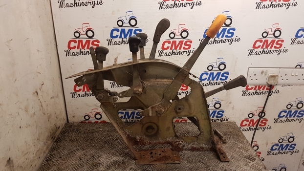Massey Ferguson 4255 Cab Lift Rear Console Controls 3814519m92 - Cab and interior for Farm tractor: picture 5 Massey Ferguson 4255 Cab Lift Rear Console Controls 3814519m92 - Cab and interior for Farm tractor: picture 5