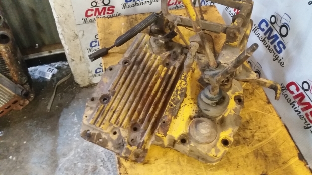 Massey Ferguson 50b Transmission Control Shift Cover Plate Assembly 881610m1 - Gear stick for Farm tractor: picture 2 Massey Ferguson 50b Transmission Control Shift Cover Plate Assembly 881610m1 - Gear stick for Farm tractor: picture 2
