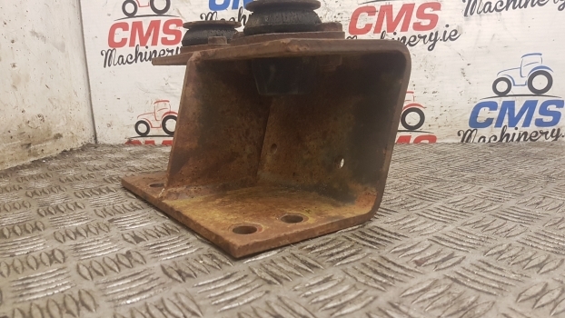Massey Ferguson 690, 698, 699 Cab Suspension Bracket Mounting Lhs 1680876m91 - Cab suspension for Farm tractor: picture 2 Massey Ferguson 690, 698, 699 Cab Suspension Bracket Mounting Lhs 1680876m91 - Cab suspension for Farm tractor: picture 2
