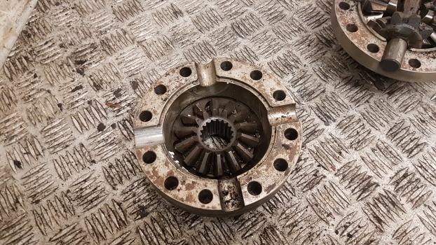 Massey Ferguson 8150, 8160 Front Axle Differential Assy 3429721m91 - Differential gear for Farm tractor: picture 4 Massey Ferguson 8150, 8160 Front Axle Differential Assy 3429721m91 - Differential gear for Farm tractor: picture 4
