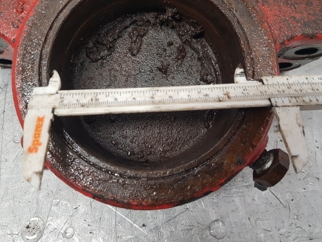 Mccormick Case Mxc, Mc Mc100 Front Axle Support Bracket Front 138532, 337257a1 - Suspension for Farm tractor: picture 4 Mccormick Case Mxc, Mc Mc100 Front Axle Support Bracket Front 138532, 337257a1 - Suspension for Farm tractor: picture 4
