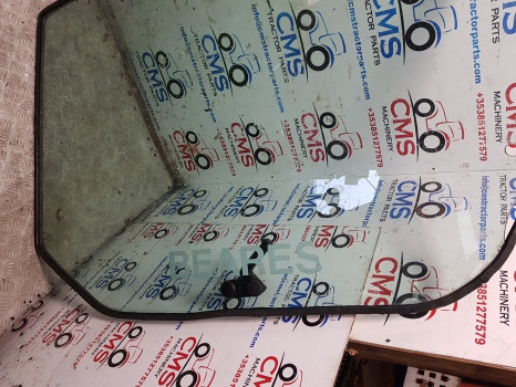 Mccormick Mc115 Cab Rear Window Glass, Seal, Handle 284947a2, 710783a1 - Window and parts: picture 4 Mccormick Mc115 Cab Rear Window Glass, Seal, Handle 284947a2, 710783a1 - Window and parts: picture 4