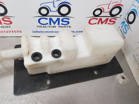 New Holland Case Maxxum Windshield Washer Reservoir 87638112, 87470604 - Wiper for Agricultural machinery: picture 5 New Holland Case Maxxum Windshield Washer Reservoir 87638112, 87470604 - Wiper for Agricultural machinery: picture 5