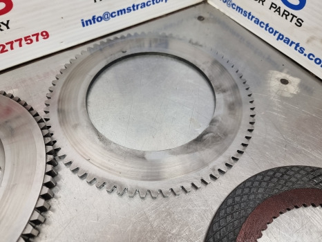 New Holland Case T6, T7, T6000, Cl4 Front Axle Brake Plate Disc Kit 87608346 - Brake disc: picture 4 New Holland Case T6, T7, T6000, Cl4 Front Axle Brake Plate Disc Kit 87608346 - Brake disc: picture 4