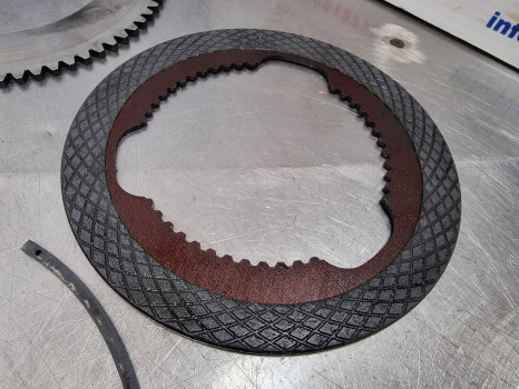 New Holland Case T6, T7, T6000, Cl4 Front Axle Brake Plate Disc Kit 87608346 - Brake disc: picture 5 New Holland Case T6, T7, T6000, Cl4 Front Axle Brake Plate Disc Kit 87608346 - Brake disc: picture 5