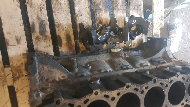 New Holland Case Tm, Mxm 120, 130 Cylinder Block 87802648, 84215970, 87802526 - Cylinder block for Farm tractor: picture 4 New Holland Case Tm, Mxm 120, 130 Cylinder Block 87802648, 84215970, 87802526 - Cylinder block for Farm tractor: picture 4