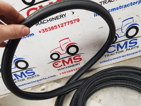 New Holland Ford Fiat 35, 40, 60, Tm, L, Tl, M Cab Rear Glass Rubber 82012294 - Window and parts: picture 4 New Holland Ford Fiat 35, 40, 60, Tm, L, Tl, M Cab Rear Glass Rubber 82012294 - Window and parts: picture 4