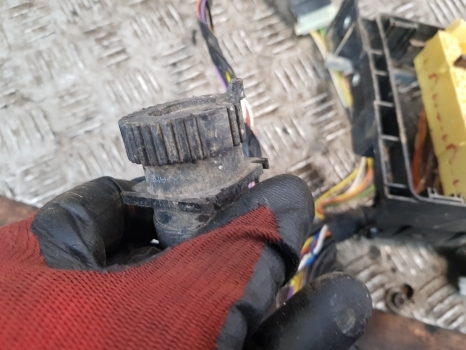 New Holland T5.95, T5.105, T5.115 Cab Wiring Loom, Fuse Box 47915451 - Cables/ Wire harness for Farm tractor: picture 5 New Holland T5.95, T5.105, T5.115 Cab Wiring Loom, Fuse Box 47915451 - Cables/ Wire harness for Farm tractor: picture 5