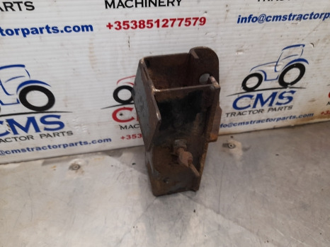 New Holland T7030, T7040 Case Puma 210 Hook, Drawbar Holding Bracket 82039820 - Frame/ Chassis: picture 1 New Holland T7030, T7040 Case Puma 210 Hook, Drawbar Holding Bracket 82039820 - Frame/ Chassis: picture 1