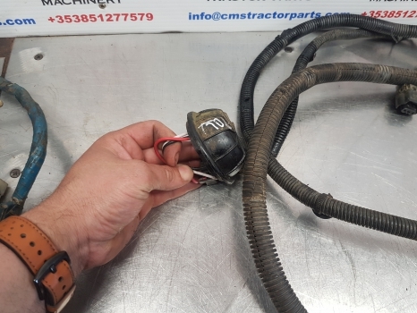 New Holland T7040, T6000, T7000 Front Light Wiring Loom 87658132, 87329727 - Cables/ Wire harness: picture 5 New Holland T7040, T6000, T7000 Front Light Wiring Loom 87658132, 87329727 - Cables/ Wire harness: picture 5