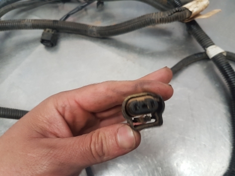 New Holland T7040, T6000, T7000 Front Light Wiring Loom 87658132, 87329727 - Cables/ Wire harness: picture 3 New Holland T7040, T6000, T7000 Front Light Wiring Loom 87658132, 87329727 - Cables/ Wire harness: picture 3
