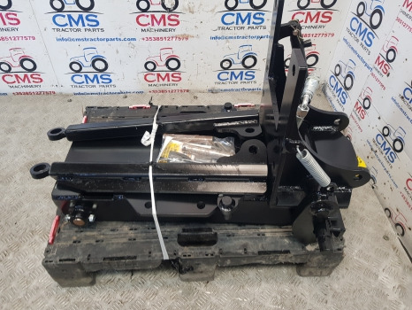 New Holland Tm, 60 Series, Fiat F Series Tm140 Pick Up Hitch Complete 82011128 - Frame/ Chassis: picture 2 New Holland Tm, 60 Series, Fiat F Series Tm140 Pick Up Hitch Complete 82011128 - Frame/ Chassis: picture 2