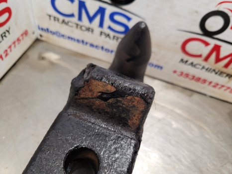 New Holland Tm, Ford 40 Series Tm120 Draw Bar Hook 82014755, 82014758, 82027753 - Frame/ Chassis: picture 3 New Holland Tm, Ford 40 Series Tm120 Draw Bar Hook 82014755, 82014758, 82027753 - Frame/ Chassis: picture 3