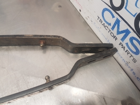 New Holland Tm120, 140, 150, 155 Bonnet Brackets 82011113, 82011114 - Hood for Telescopic handler: picture 5 New Holland Tm120, 140, 150, 155 Bonnet Brackets 82011113, 82011114 - Hood for Telescopic handler: picture 5