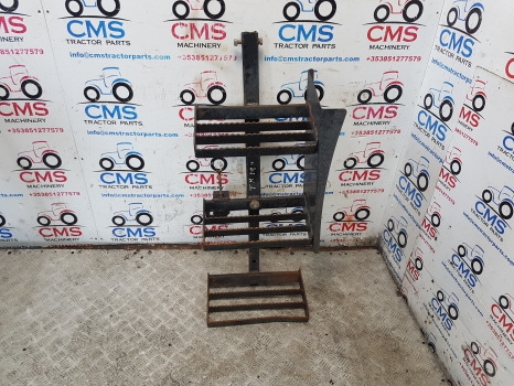 New Holland Tm175, 190, Case Mxm175, 190, Foot Step Assy Lhs 82025821, 82023432 - Footstep for Agricultural machinery: picture 1 New Holland Tm175, 190, Case Mxm175, 190, Foot Step Assy Lhs 82025821, 82023432 - Footstep for Agricultural machinery: picture 1