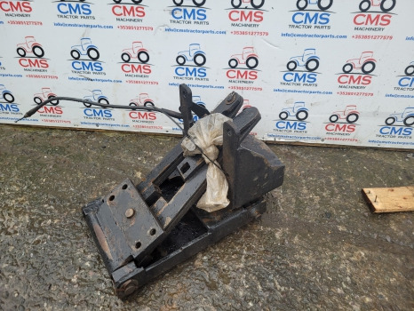 New Holland Tn 60 Da, Tn75s, Tn75sa, Tn55d, Tn60a Deluxe Pick Up Hitch 82018194 - Frame/ Chassis: picture 1 New Holland Tn 60 Da, Tn75s, Tn75sa, Tn55d, Tn60a Deluxe Pick Up Hitch 82018194 - Frame/ Chassis: picture 1