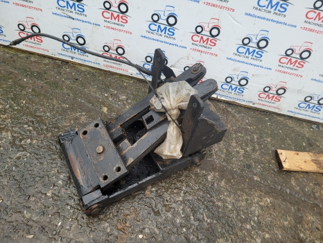 New Holland Tn 60 Da, Tn75s, Tn75sa, Tn55d, Tn60a Deluxe Pick Up Hitch 82018194 - Frame/ Chassis: picture 5 New Holland Tn 60 Da, Tn75s, Tn75sa, Tn55d, Tn60a Deluxe Pick Up Hitch 82018194 - Frame/ Chassis: picture 5