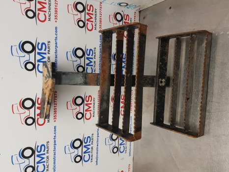 New Holland Ts, 40 Series, 6640, 7840 Foot Step Lhs 82007896, 81872888, 82840363 - Footstep for Agricultural machinery: picture 2 New Holland Ts, 40 Series, 6640, 7840 Foot Step Lhs 82007896, 81872888, 82840363 - Footstep for Agricultural machinery: picture 2