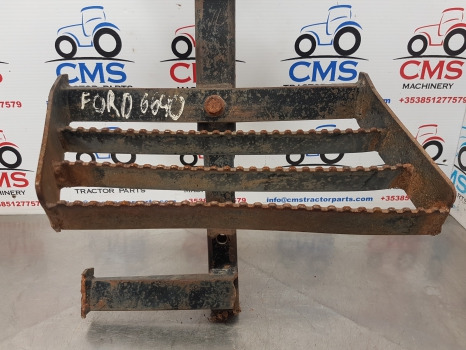 New Holland Ts, 40 Series, 6640, 7840 Foot Step Lhs 82007896, 81872888, 82840363 - Footstep for Agricultural machinery: picture 4 New Holland Ts, 40 Series, 6640, 7840 Foot Step Lhs 82007896, 81872888, 82840363 - Footstep for Agricultural machinery: picture 4