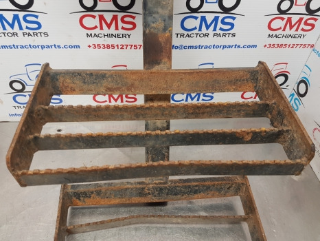 New Holland Ts, 40 Series, 6640, 7840 Foot Step Lhs 82007896, 81872888, 82840363 - Footstep for Agricultural machinery: picture 4 New Holland Ts, 40 Series, 6640, 7840 Foot Step Lhs 82007896, 81872888, 82840363 - Footstep for Agricultural machinery: picture 4
