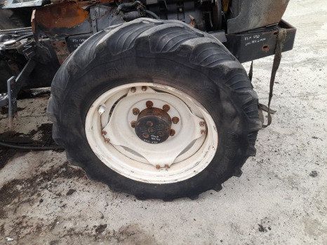 Valtra 6400 Front Wheel And Tyre 13.6r28, 13.6r28, 12x28 - Wheel and tire package: picture 1 Valtra 6400 Front Wheel And Tyre 13.6r28, 13.6r28, 12x28 - Wheel and tire package: picture 1