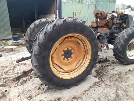Valtra 6400 Rear Wheel And Tyre 16.9r38, W16x38 - Wheel and tire package: picture 1 Valtra 6400 Rear Wheel And Tyre 16.9r38, W16x38 - Wheel and tire package: picture 1