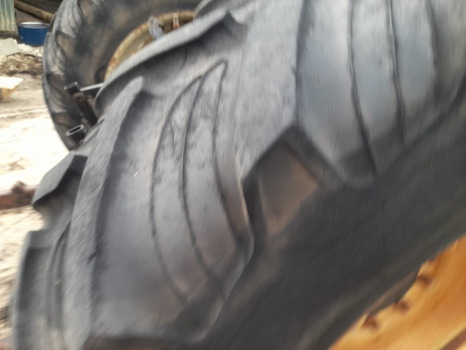 Valtra 6400 Rear Wheel And Tyre 16.9r38, W16x38 - Wheel and tire package: picture 3 Valtra 6400 Rear Wheel And Tyre 16.9r38, W16x38 - Wheel and tire package: picture 3