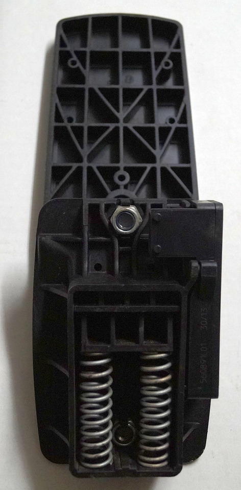 Jungheinrich 51198397 | Drive pedal 351FPJH01 13606 Rm: 1511330 sn. 003563 - Electrical system for Material handling equipment: picture 2 Jungheinrich 51198397 | Drive pedal 351FPJH01 13606 Rm: 1511330 sn. 003563 - Electrical system for Material handling equipment: picture 2