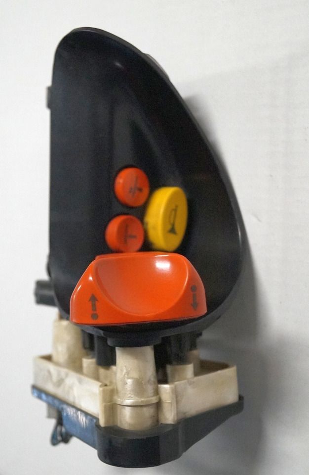 Linde 1443605100 | Rijschakelaar Control handle Control module - Electrical system for Material handling equipment: picture 1 Linde 1443605100 | Rijschakelaar Control handle Control module - Electrical system for Material handling equipment: picture 1