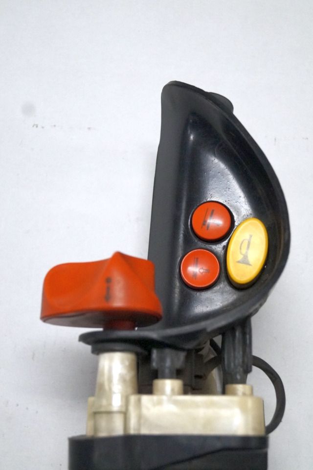 Linde 1443605100 | Rijschakelaar Control handle Control module - Electrical system for Material handling equipment: picture 1 Linde 1443605100 | Rijschakelaar Control handle Control module - Electrical system for Material handling equipment: picture 1