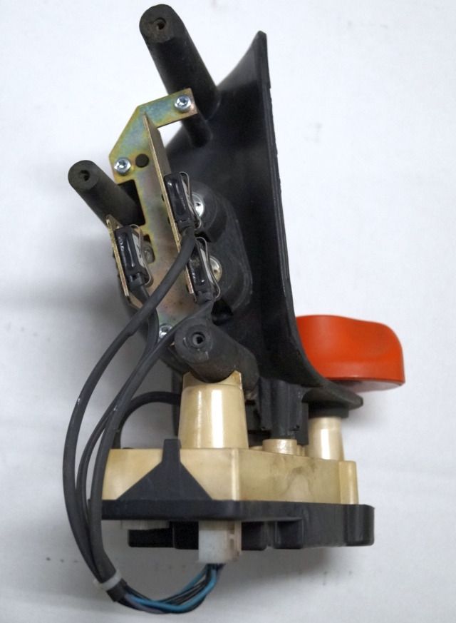 Linde 1443605100 | Rijschakelaar Control handle Control module - Electrical system for Material handling equipment: picture 2 Linde 1443605100 | Rijschakelaar Control handle Control module - Electrical system for Material handling equipment: picture 2