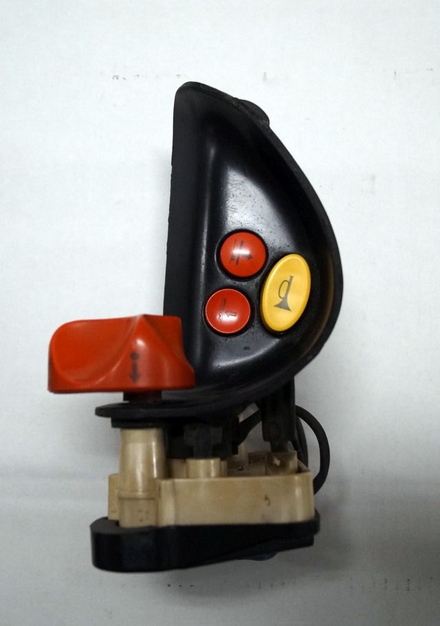 Linde 1443605100 | Rijschakelaar Control handle Control module - Electrical system for Material handling equipment: picture 1 Linde 1443605100 | Rijschakelaar Control handle Control module - Electrical system for Material handling equipment: picture 1