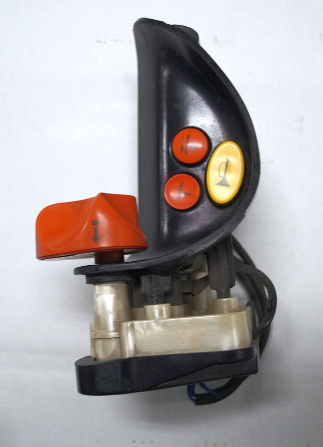 Electrical system for Material handling equipment Linde 1443605100 | Rijschakelaar Control handle Control module Rijschakelaar Control handle Control module: picture 1