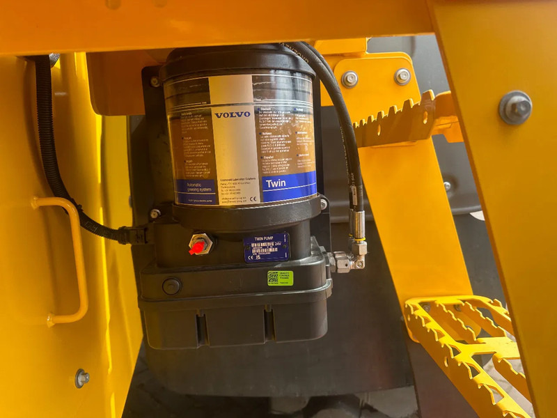 New Wheel loader Volvo L90 H2 2025: picture 18