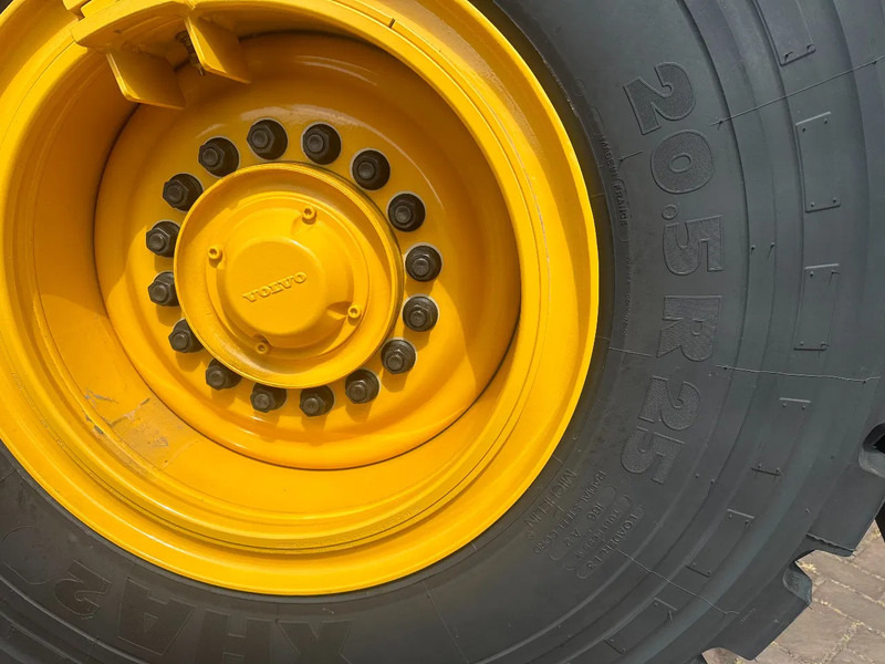 New Wheel loader Volvo L90 H2 2025: picture 16