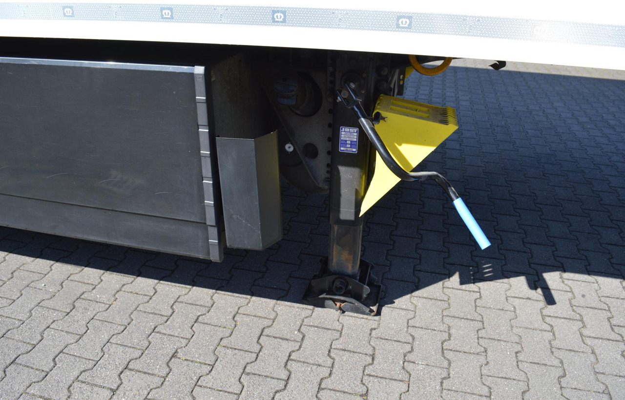 Krone SDR Cool Liner FP 60 ThermoKing SLXi 300 - Refrigerator semi-trailer: picture 4 Krone SDR Cool Liner FP 60 ThermoKing SLXi 300 - Refrigerator semi-trailer: picture 4