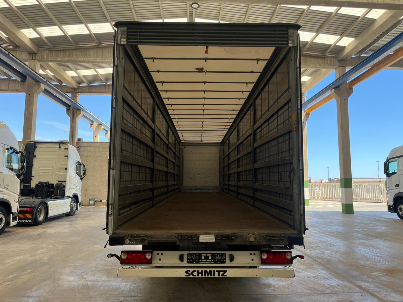 Schmitz Cargobull SCS24/L Varios - Curtainsider semi-trailer: picture 3 Schmitz Cargobull SCS24/L Varios - Curtainsider semi-trailer: picture 3