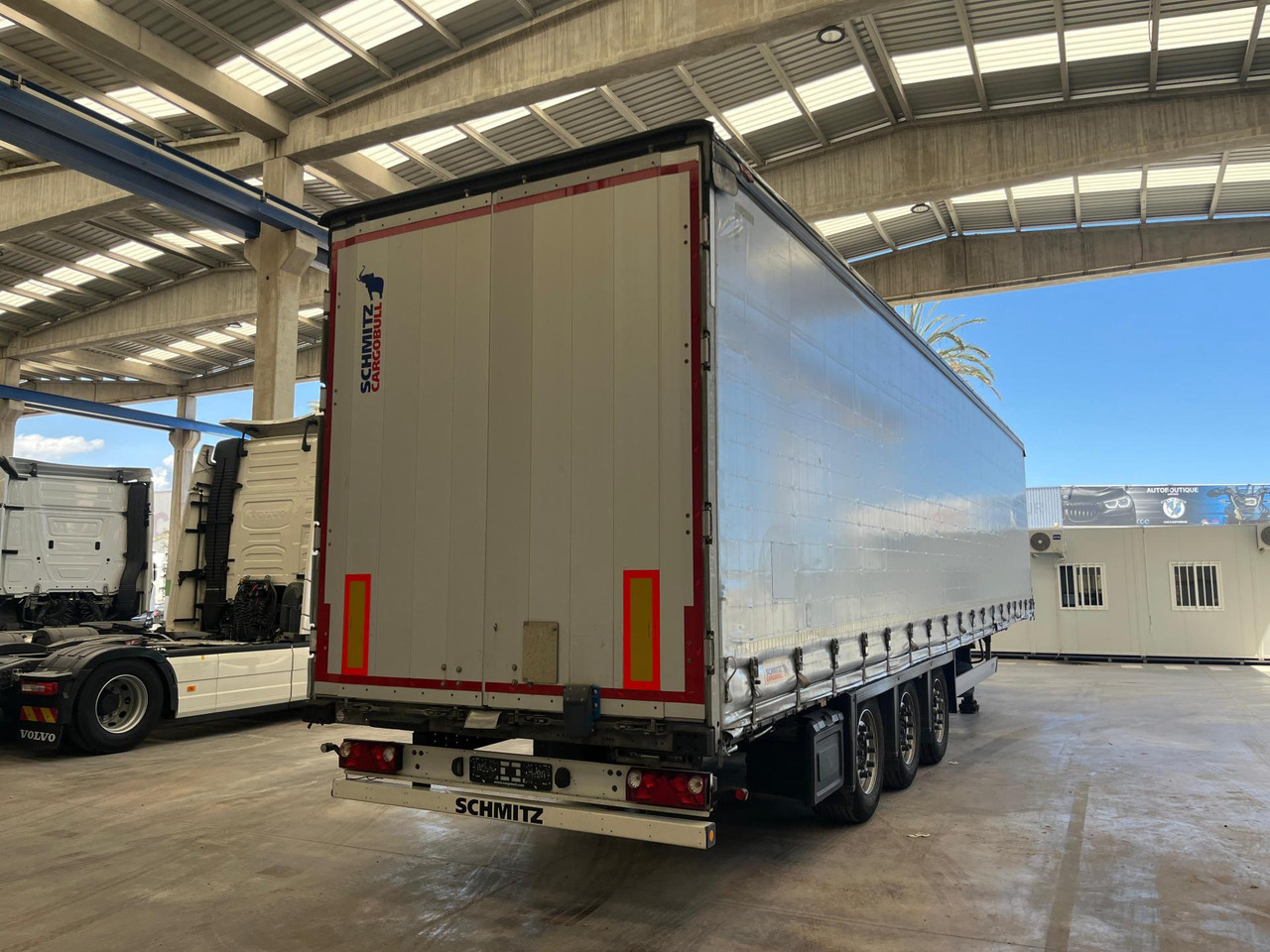 Schmitz Cargobull SCS24/L Varios - Curtainsider semi-trailer: picture 4 Schmitz Cargobull SCS24/L Varios - Curtainsider semi-trailer: picture 4