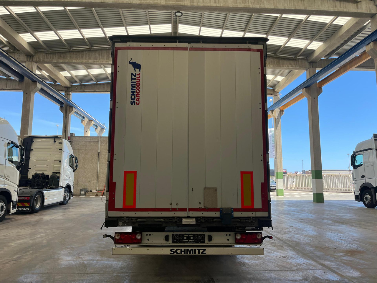 Schmitz Cargobull SCS24/L Varios - Curtainsider semi-trailer: picture 4 Schmitz Cargobull SCS24/L Varios - Curtainsider semi-trailer: picture 4