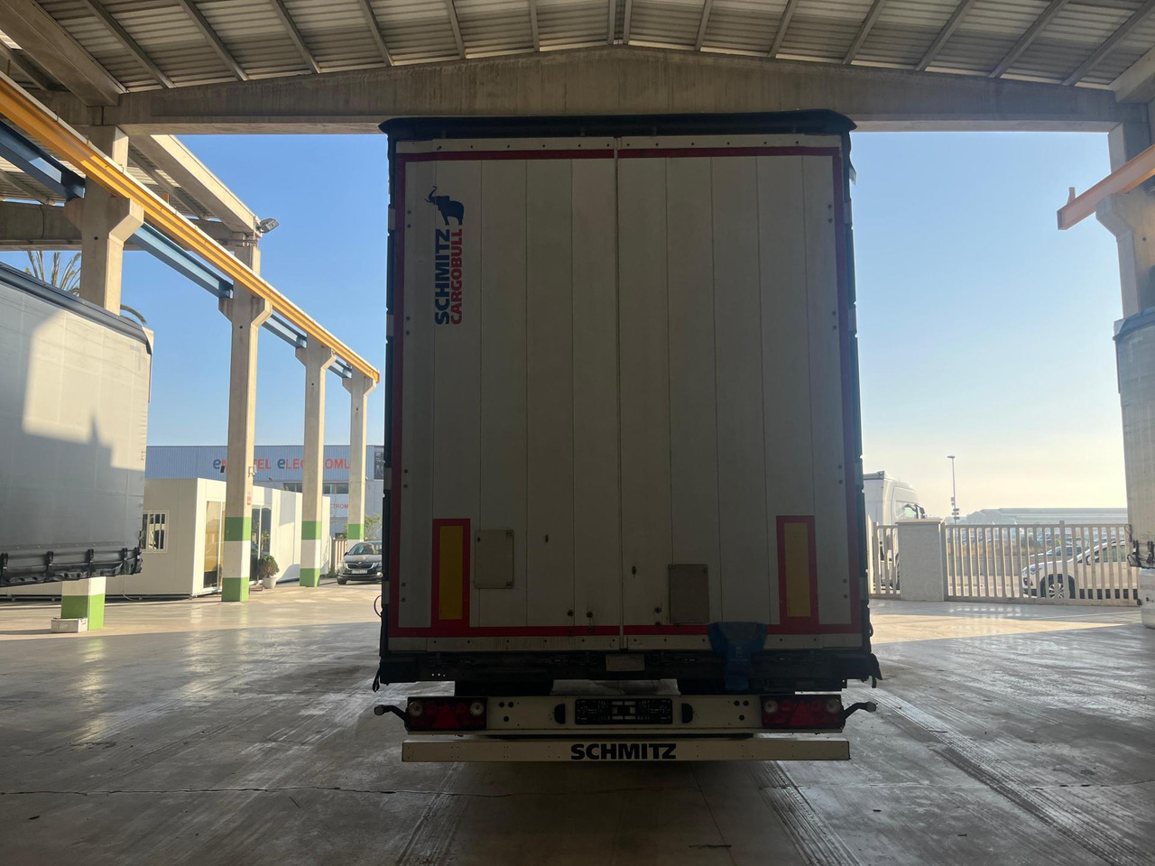 Schmitz Cargobull SCS24/L Varios - Curtainsider semi-trailer: picture 3 Schmitz Cargobull SCS24/L Varios - Curtainsider semi-trailer: picture 3