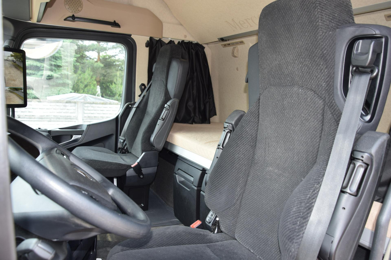 Tractor unit Mercedes-Benz Actros 5 1845 BigSpace: picture 9