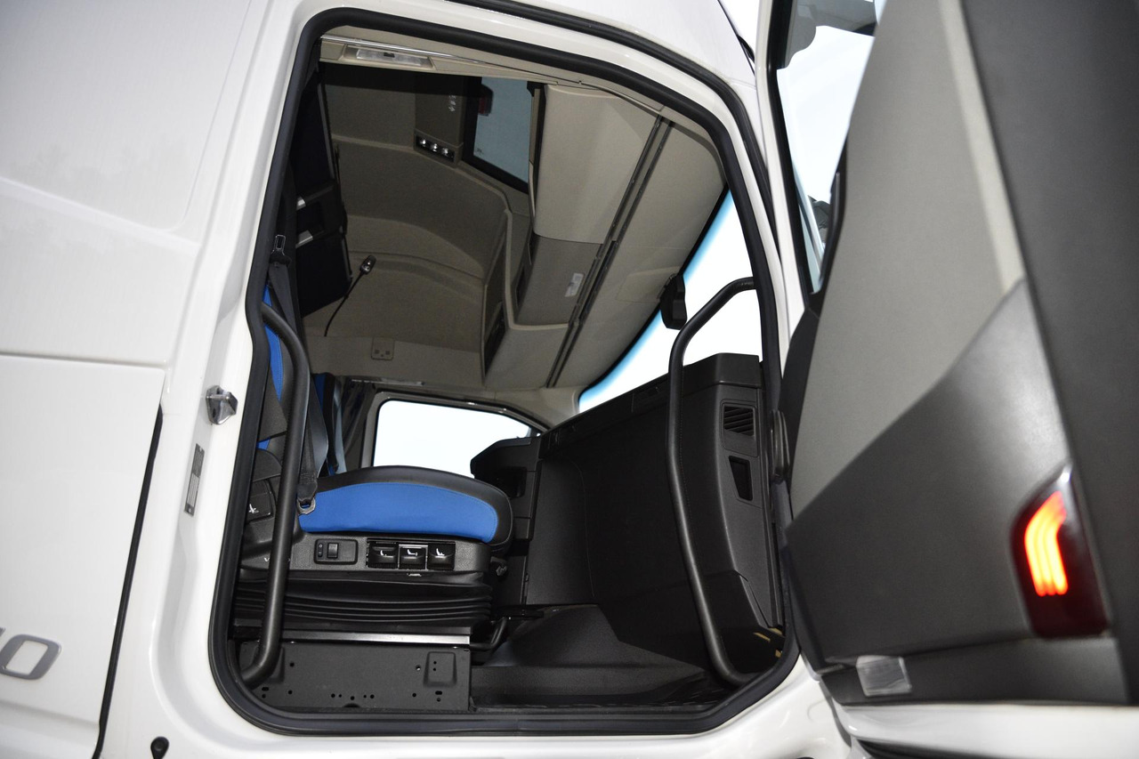 Tractor unit Volvo FH 540 Globetrotter XL Retarder: picture 9