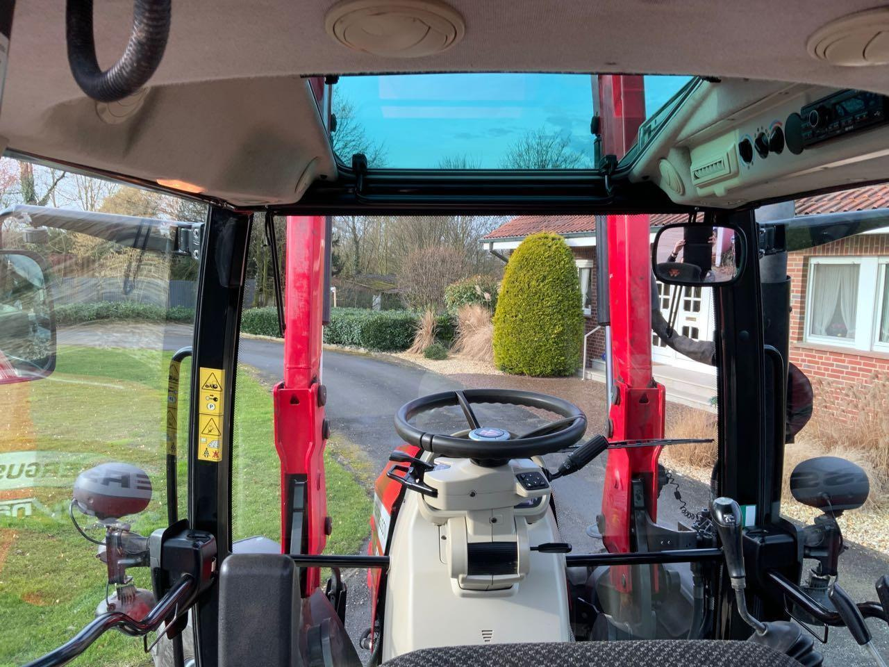 Massey Ferguson MF 5709 S - Farm tractor: picture 3 Massey Ferguson MF 5709 S - Farm tractor: picture 3